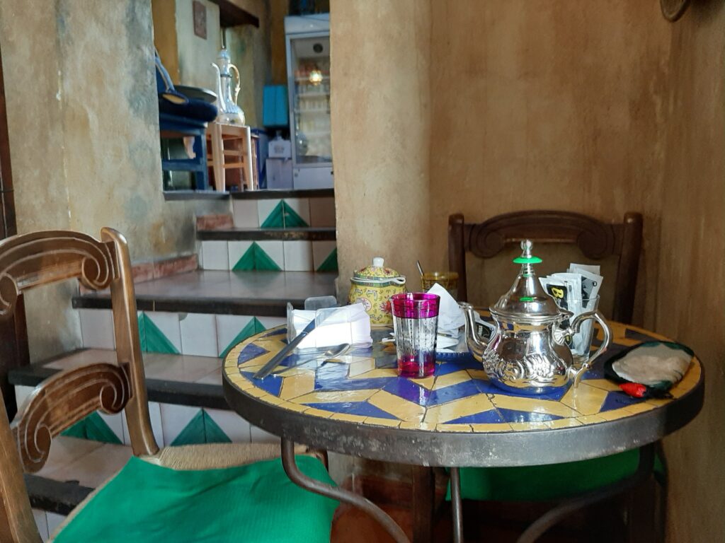 τσάι σε παραδοσιακό Τεϊοποτείο στη Γρανάδα