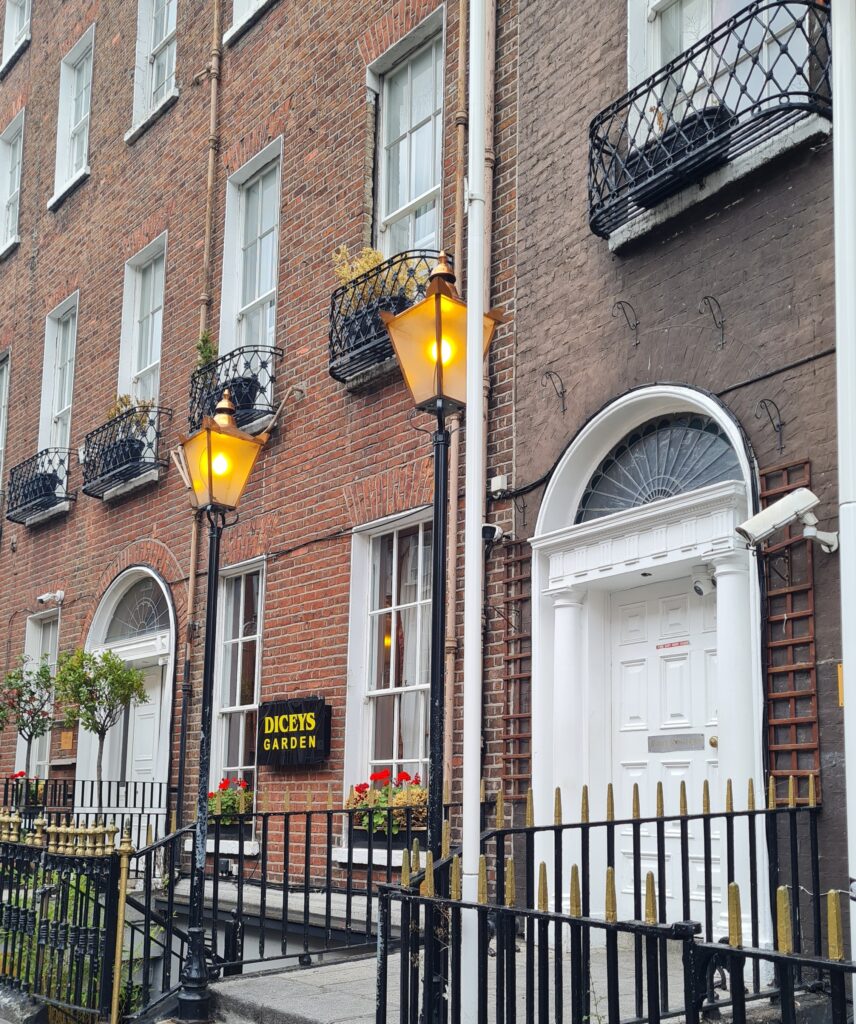 Υπέροχο σπίτι με κόκκινο τούβλο σε συνοικία του Δουβλίνου