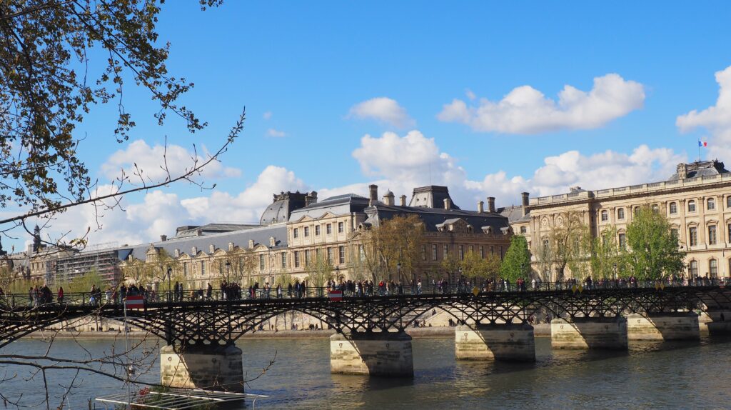 η γέφυρα Pont des Arts στο Παρίσι