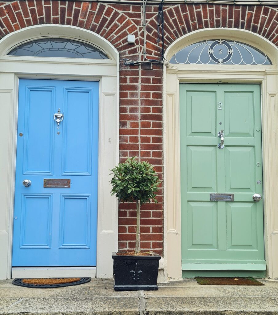 Χαρακτηριστικές πόρτες σε συνοικία στο Δουβλίνο