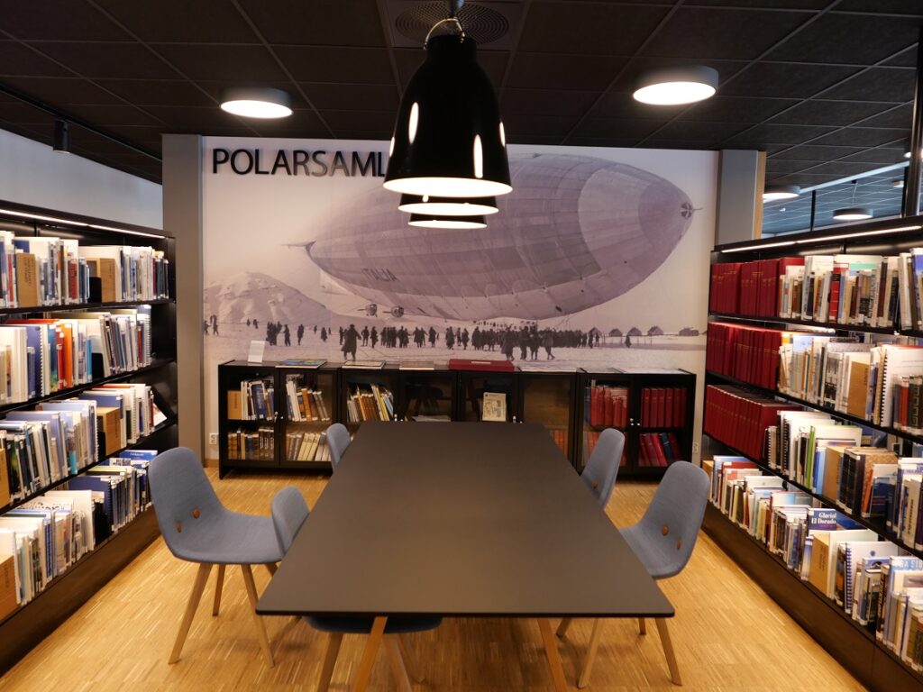 Η πιο βόρεια βιβλιοθήκη είναι η Rabalder στο Longyearbyen των νησιών Svalbard