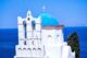 Άποψη της εκκλησίας Παναγία Πουλάτη με τον εντυπωσιακά γαλάζιο τρούλο στη Σίφνο
