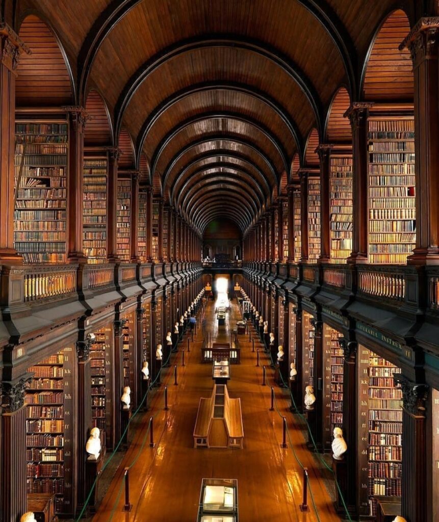 Η Βιβλιοθήκη στο κολλέγιο Trinitty